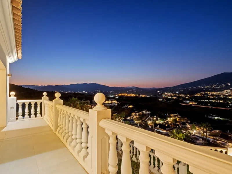 Luxury Villa with Panoramic Views, Private Pool & Proven Rental Returns
