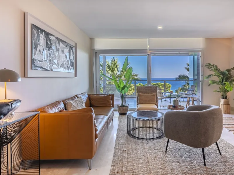 This 3-bedroom, 3-bathroom apartment boasts a stunning 30m² terrace with panoramic sea views. The apartment is very well-maintained, fully furnished, and features underfloor heating, which is very useful during the winter months.