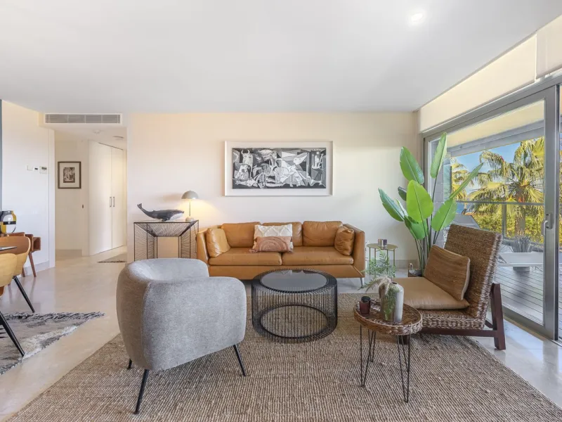 This 3-bedroom, 3-bathroom apartment boasts a stunning 30m² terrace with panoramic sea views. The apartment is very well-maintained, fully furnished, and features underfloor heating, which is very useful during the winter months.