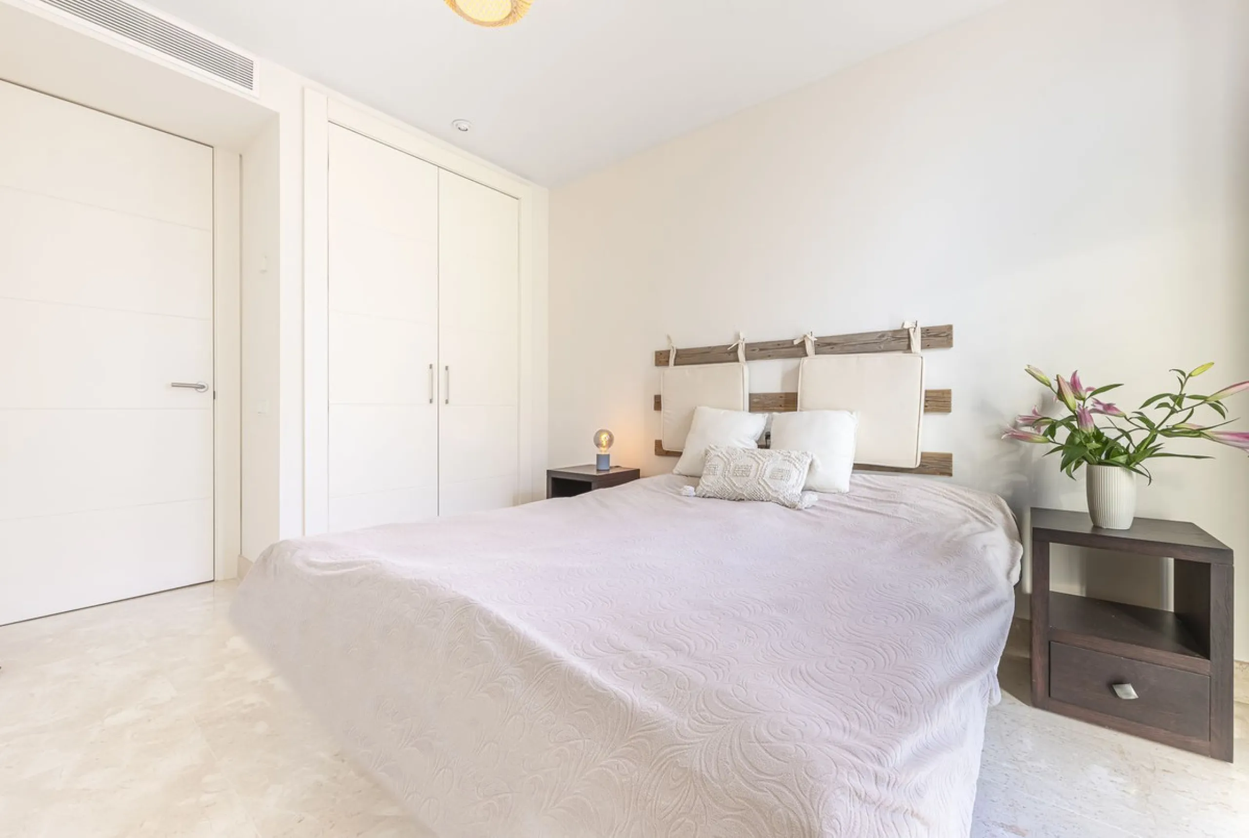 This 3-bedroom, 3-bathroom apartment boasts a stunning 30m² terrace with panoramic sea views. The apartment is very well-maintained, fully furnished, and features underfloor heating, which is very useful during the winter months.