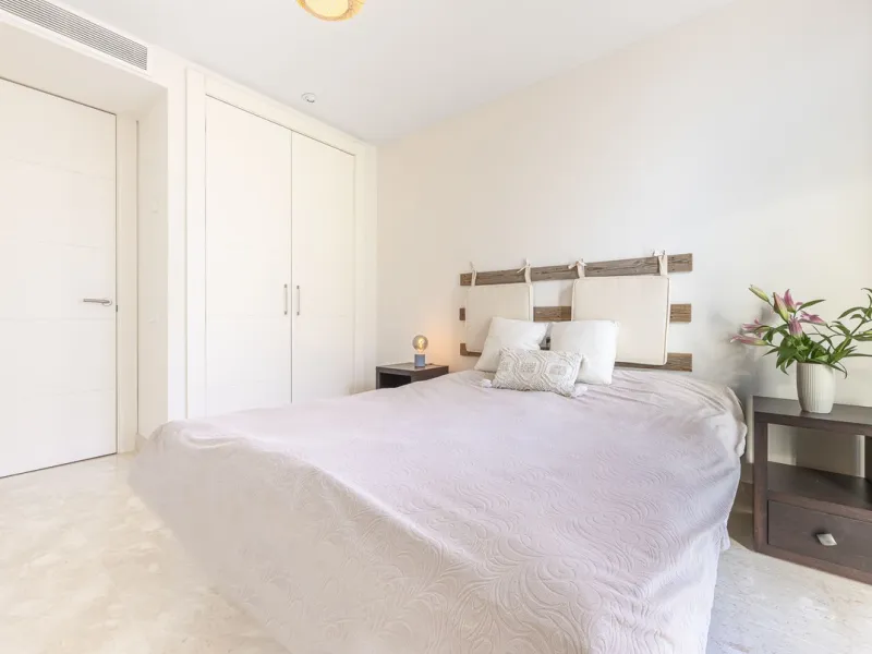This 3-bedroom, 3-bathroom apartment boasts a stunning 30m² terrace with panoramic sea views. The apartment is very well-maintained, fully furnished, and features underfloor heating, which is very useful during the winter months.
