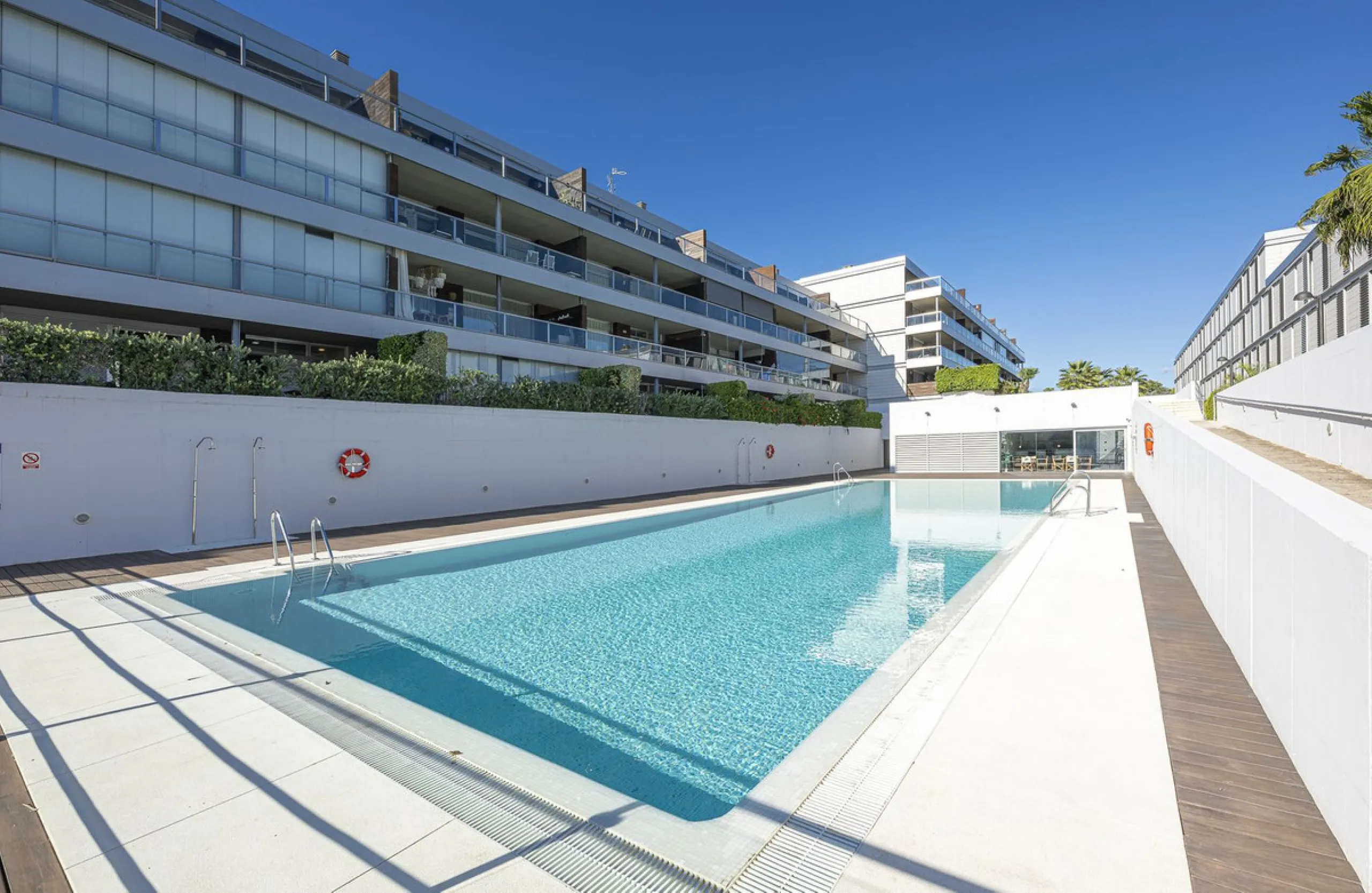 This 3-bedroom, 3-bathroom apartment boasts a stunning 30m² terrace with panoramic sea views. The apartment is very well-maintained, fully furnished, and features underfloor heating, which is very useful during the winter months.