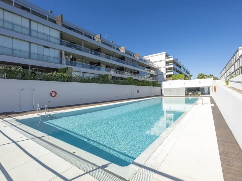 This 3-bedroom, 3-bathroom apartment boasts a stunning 30m² terrace with panoramic sea views. The apartment is very well-maintained, fully furnished, and features underfloor heating, which is very useful during the winter months.