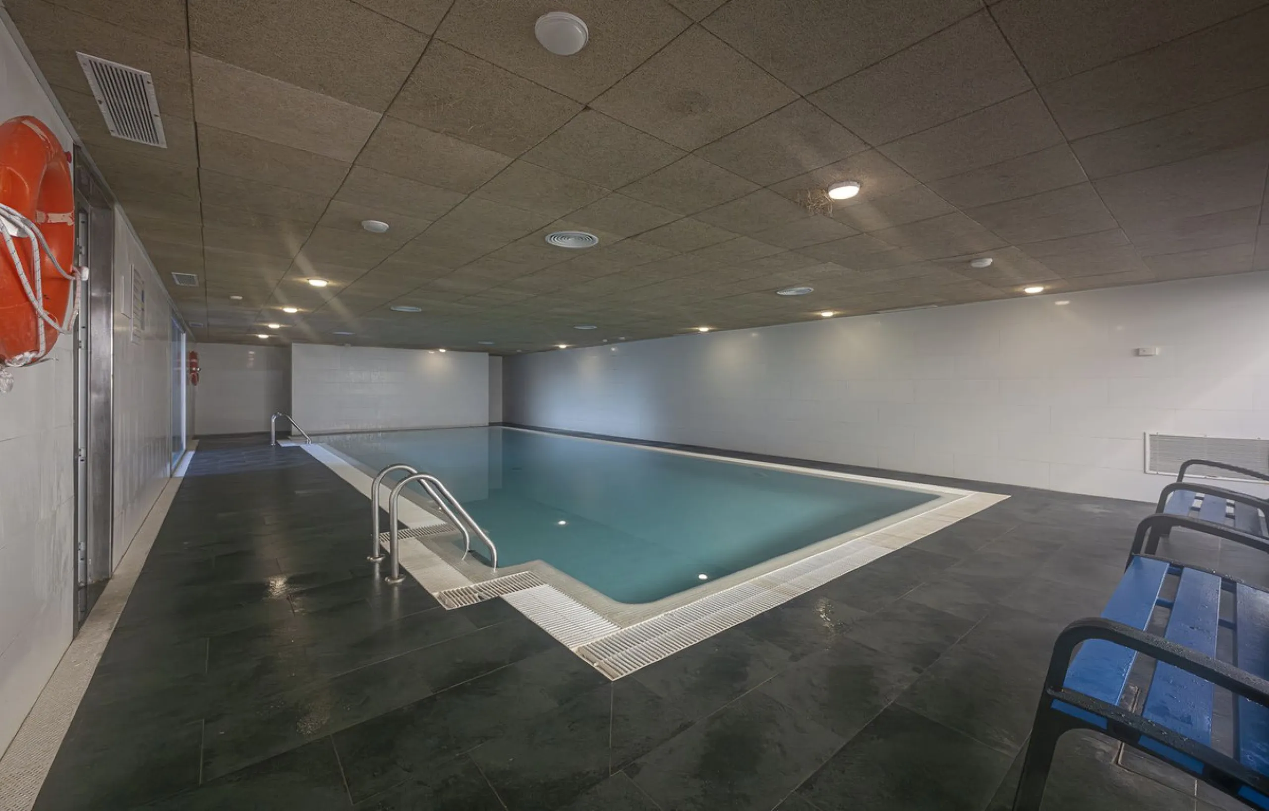 This 3-bedroom, 3-bathroom apartment boasts a stunning 30m² terrace with panoramic sea views. The apartment is very well-maintained, fully furnished, and features underfloor heating, which is very useful during the winter months.