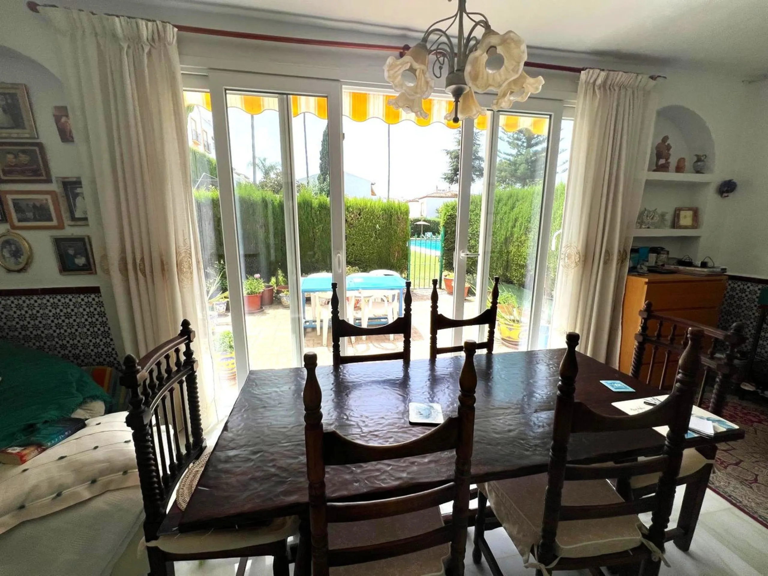 House - Townhouse в продаже в Estepona, Málaga. В доме 3 спален и 2 ванных комнат. Площадь дома 134 м²