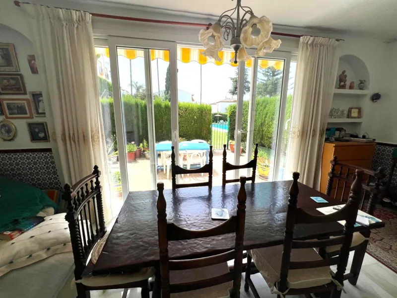 House - Townhouse в продаже в Estepona, Málaga. В доме 3 спален и 2 ванных комнат. Площадь дома 134 м²