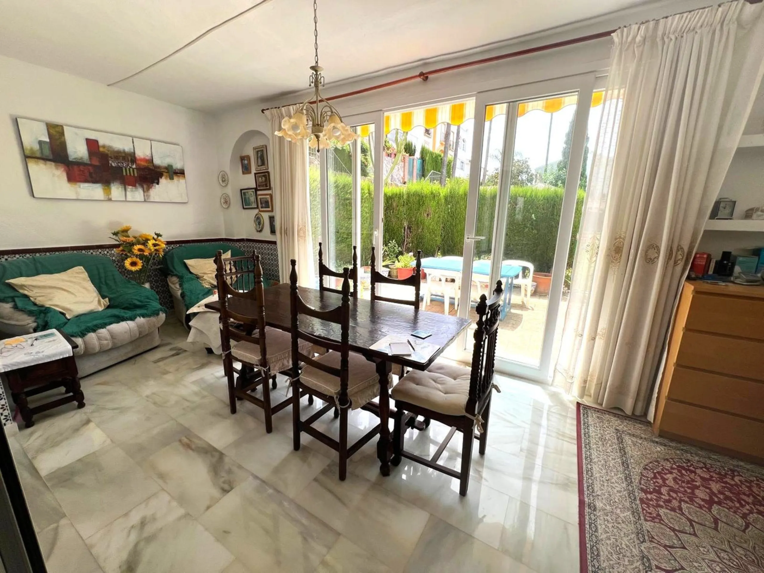 House - Townhouse в продаже в Estepona, Málaga. В доме 3 спален и 2 ванных комнат. Площадь дома 134 м²