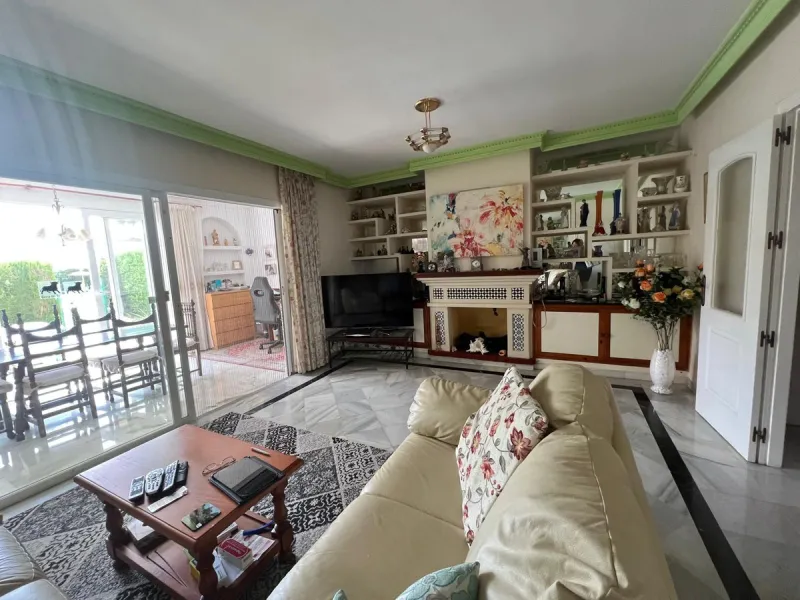 House - Townhouse в продаже в Estepona, Málaga. В доме 3 спален и 2 ванных комнат. Площадь дома 134 м²