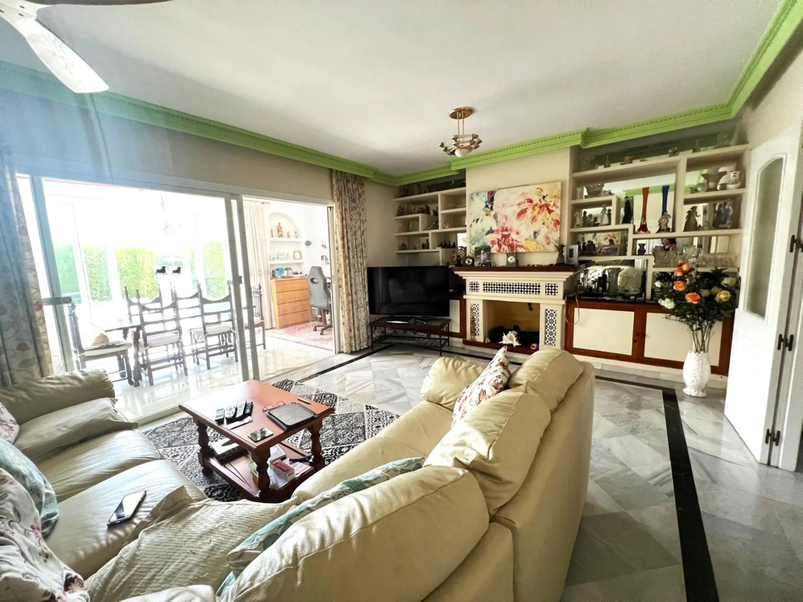 House - Townhouse в продаже в Estepona, Málaga. В доме 3 спален и 2 ванных комнат. Площадь дома 134 м²