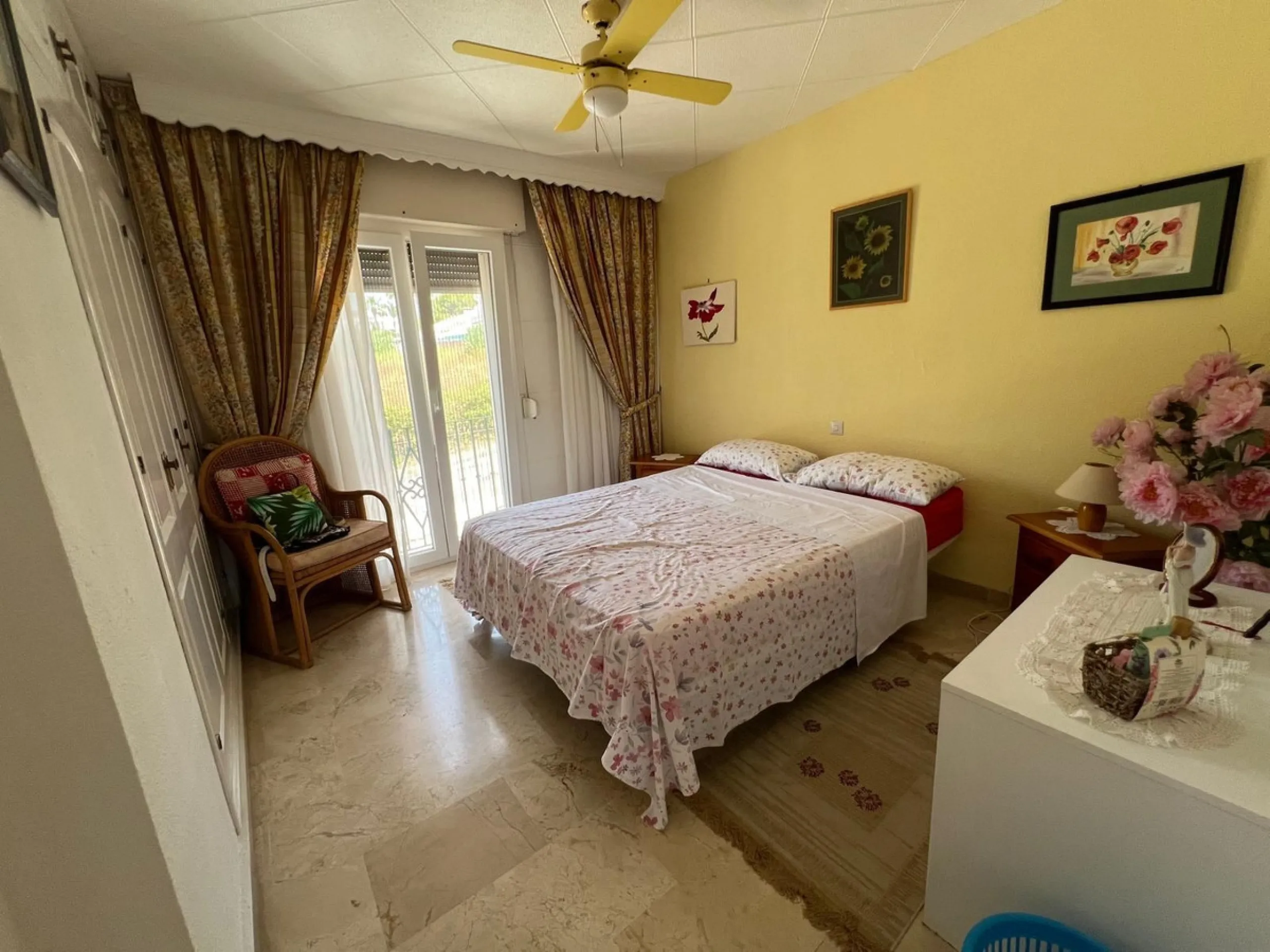 House - Townhouse в продаже в Estepona, Málaga. В доме 3 спален и 2 ванных комнат. Площадь дома 134 м²