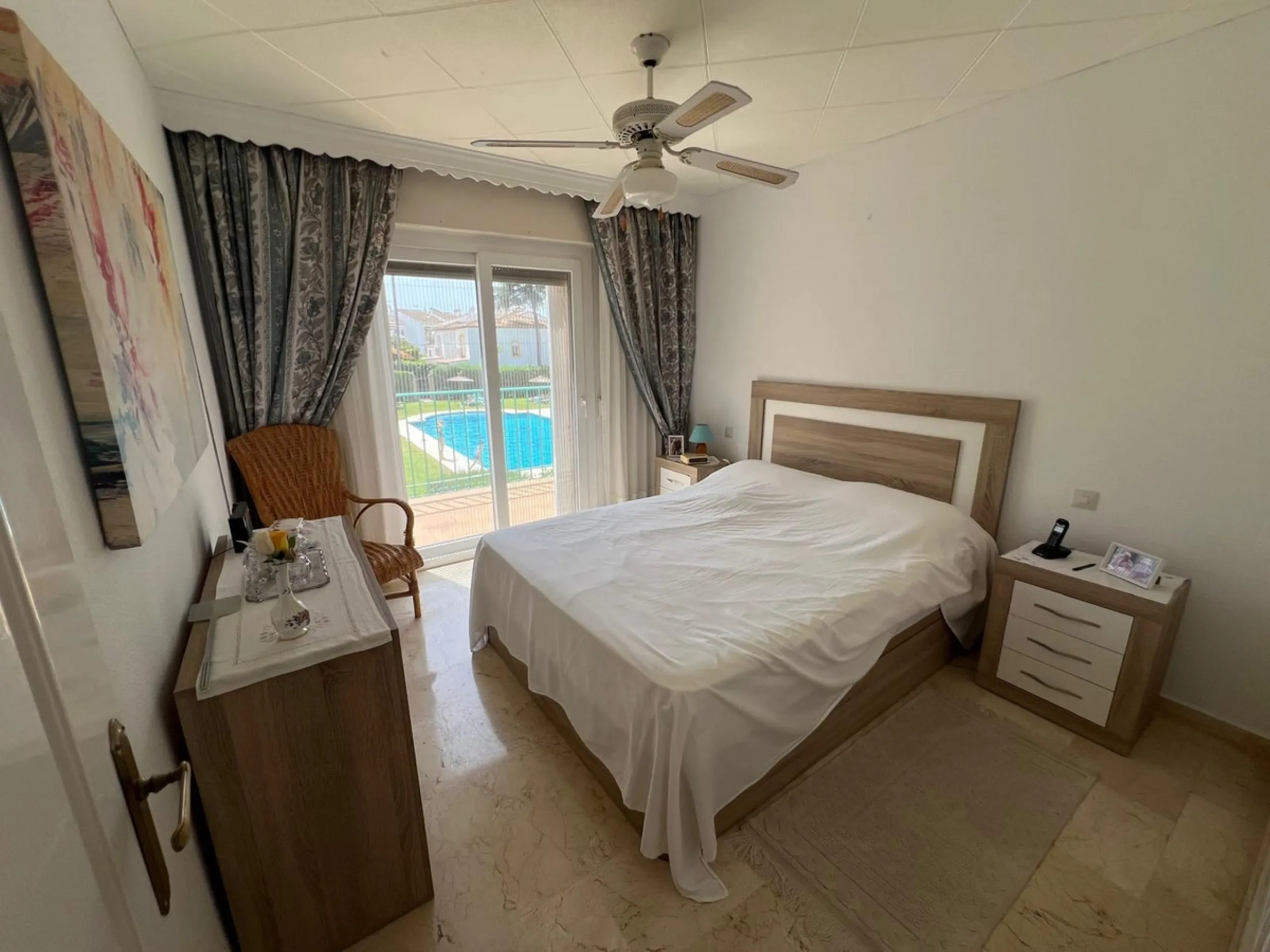 House - Townhouse в продаже в Estepona, Málaga. В доме 3 спален и 2 ванных комнат. Площадь дома 134 м²