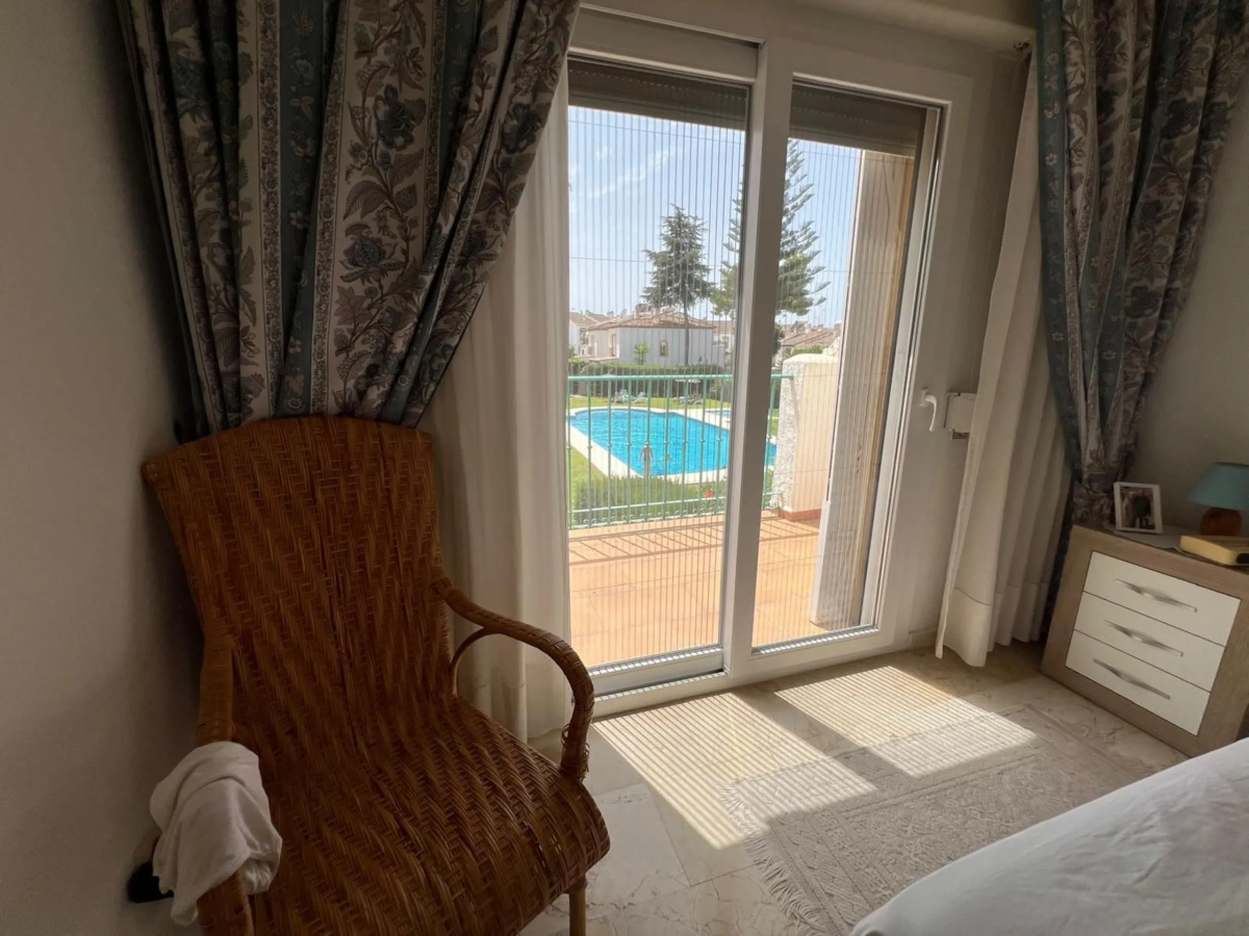House - Townhouse в продаже в Estepona, Málaga. В доме 3 спален и 2 ванных комнат. Площадь дома 134 м²