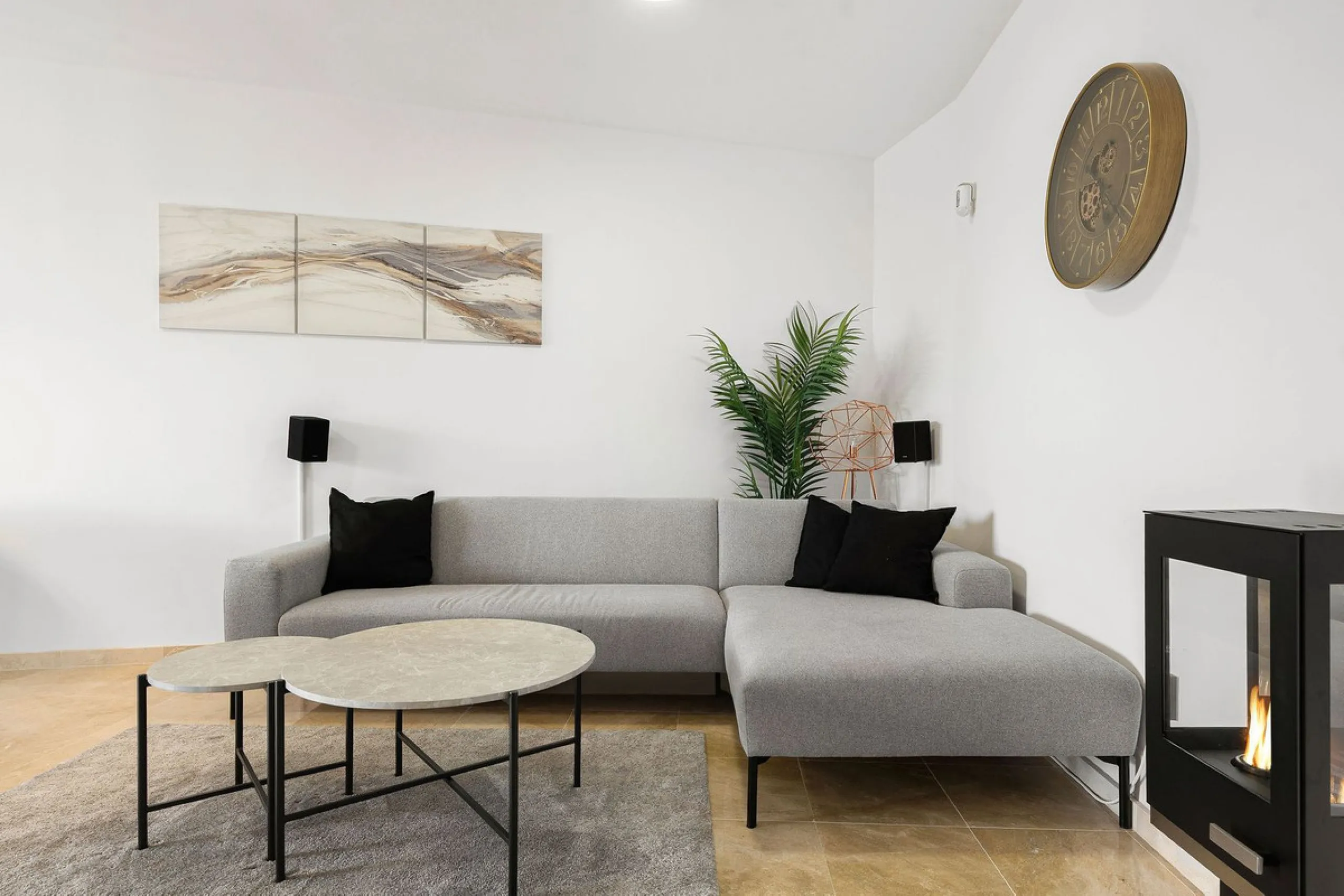 Welcome to this apartment in Torreblanca - situated just 200 meters from the beach!