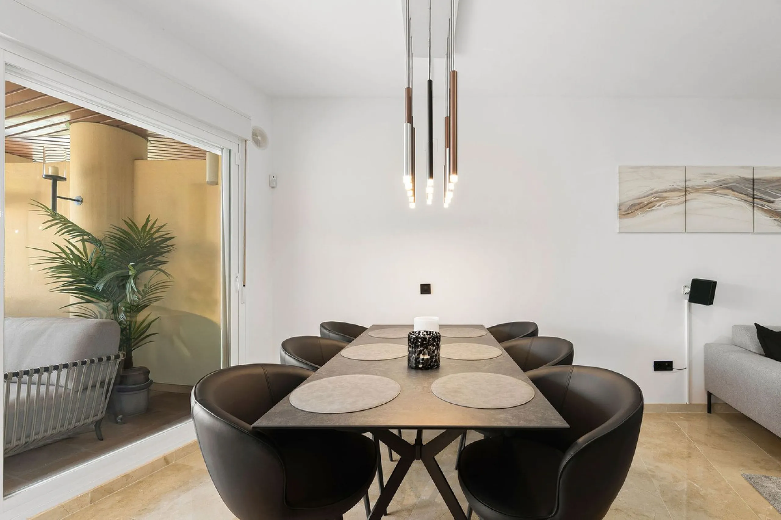 Welcome to this apartment in Torreblanca - situated just 200 meters from the beach!
