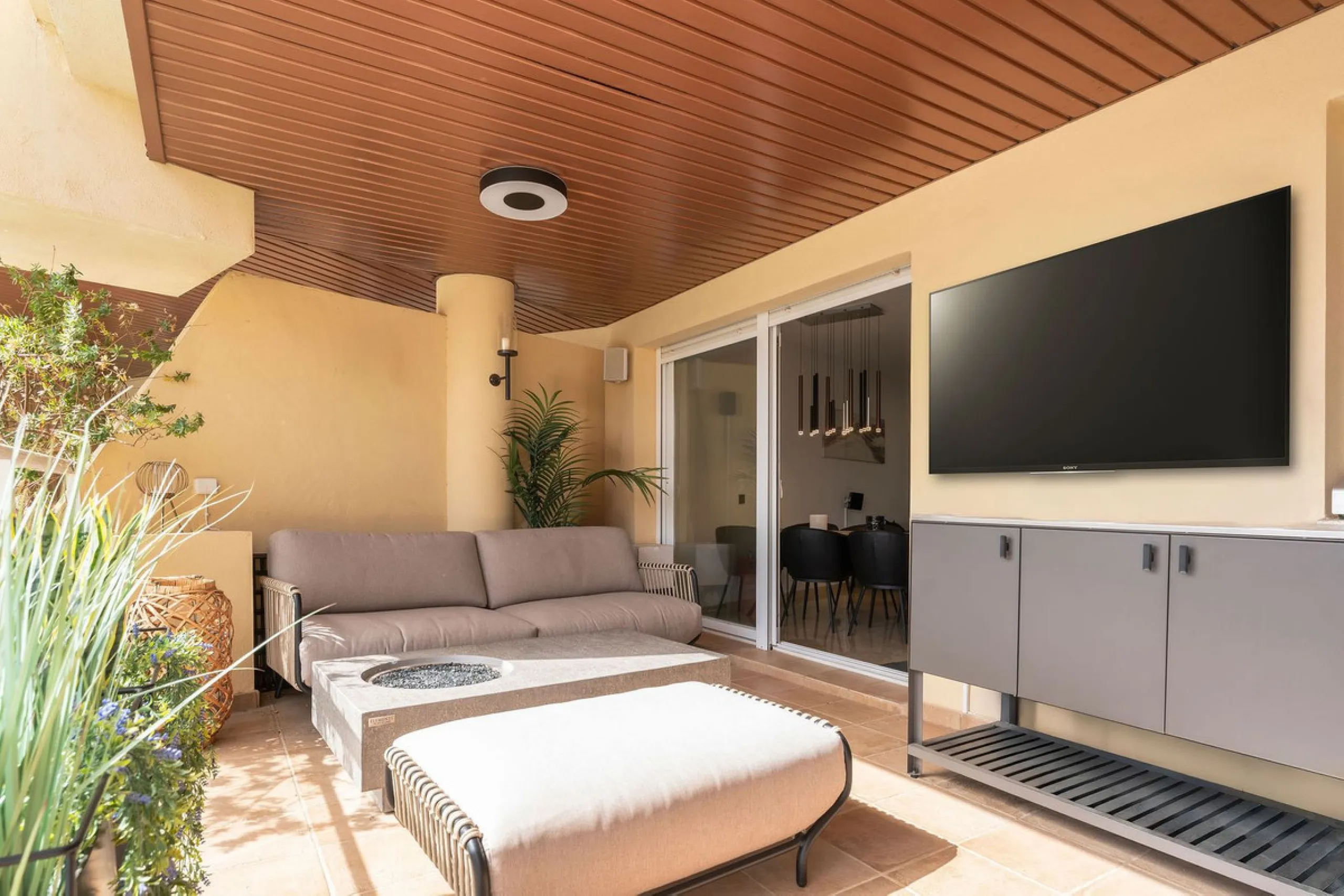 Welcome to this apartment in Torreblanca - situated just 200 meters from the beach!