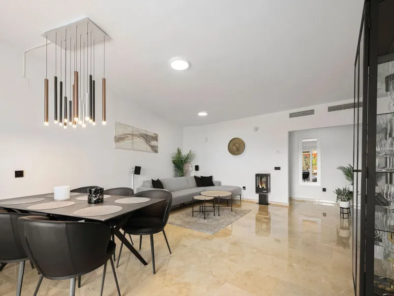 Welcome to this apartment in Torreblanca - situated just 200 meters from the beach!
