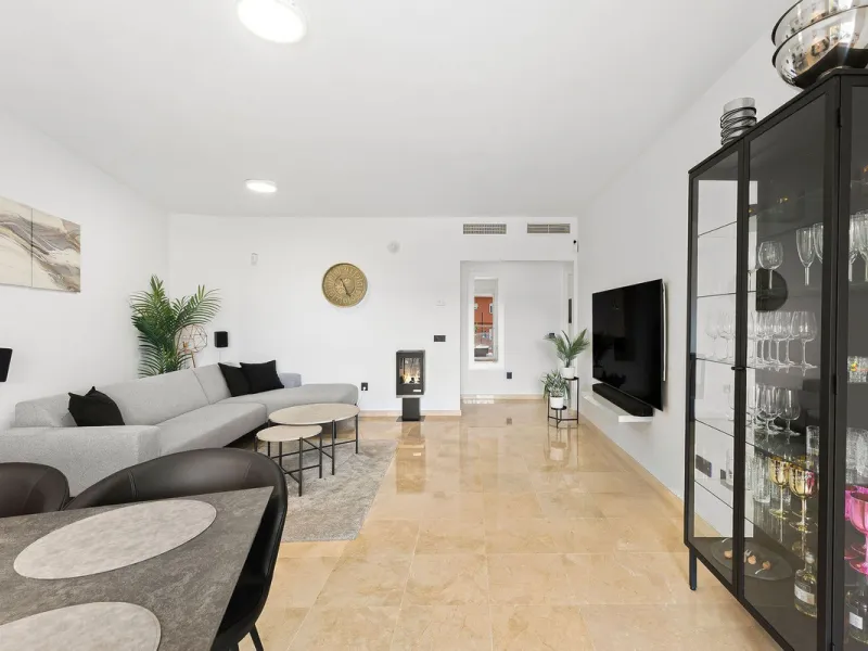Welcome to this apartment in Torreblanca - situated just 200 meters from the beach!