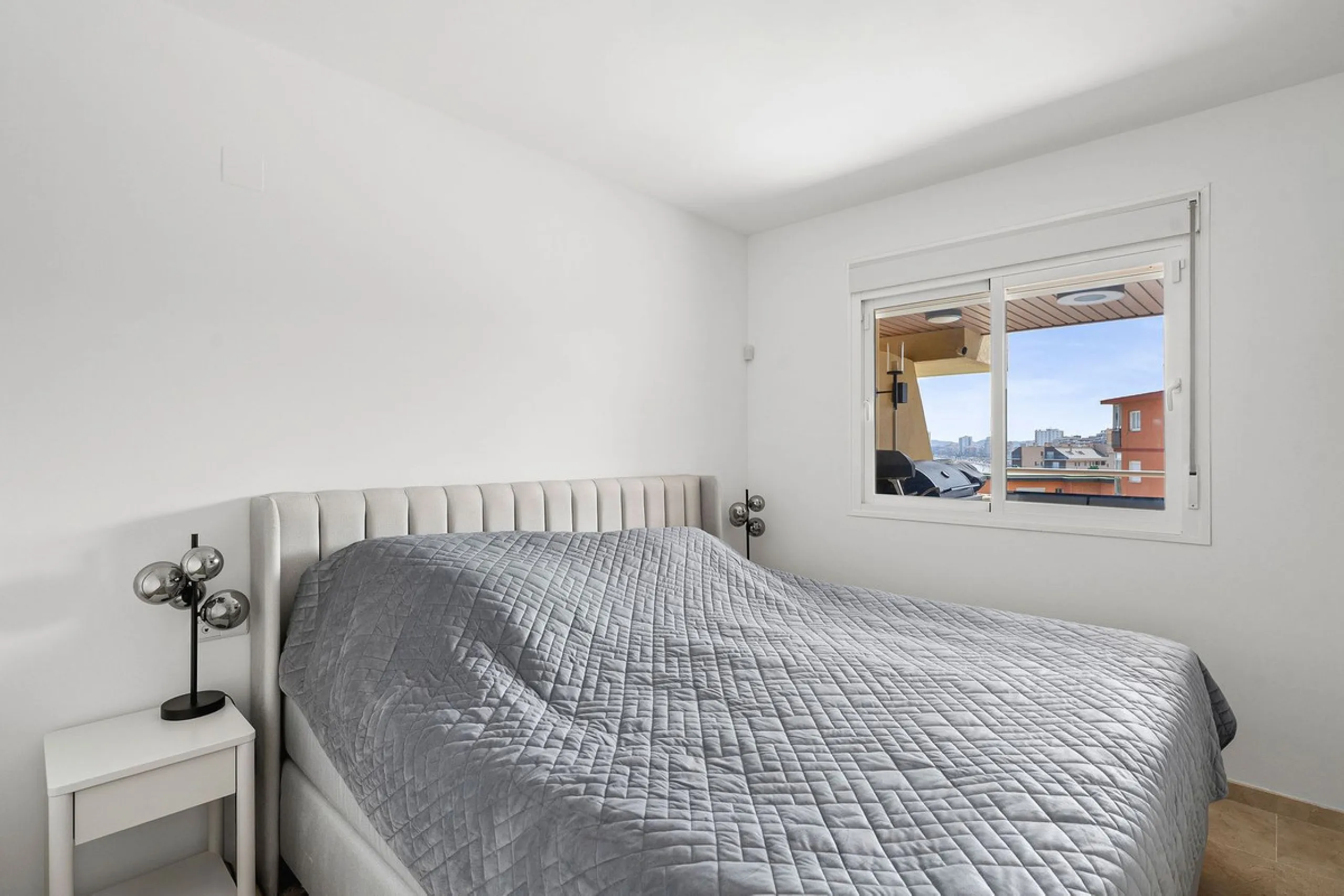 Welcome to this apartment in Torreblanca - situated just 200 meters from the beach!