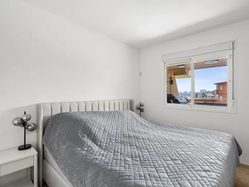 Welcome to this apartment in Torreblanca - situated just 200 meters from the beach!