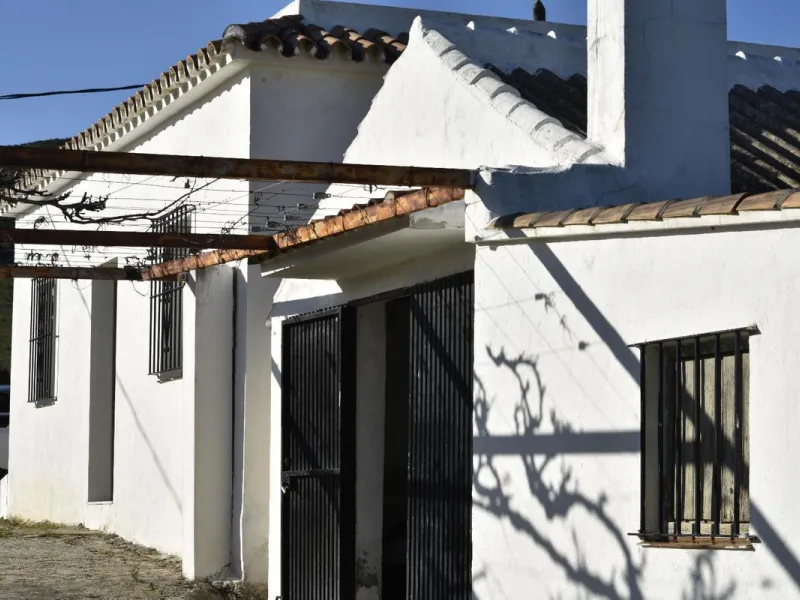 Unique opportunity on the Costa del Sol! Plot with panoramic sea views in Bahía de Casares and the exclusive Finca Cortesín – Hotel Golf Resort. On the right side of the M300 road, Finca Cortesin Casares.
