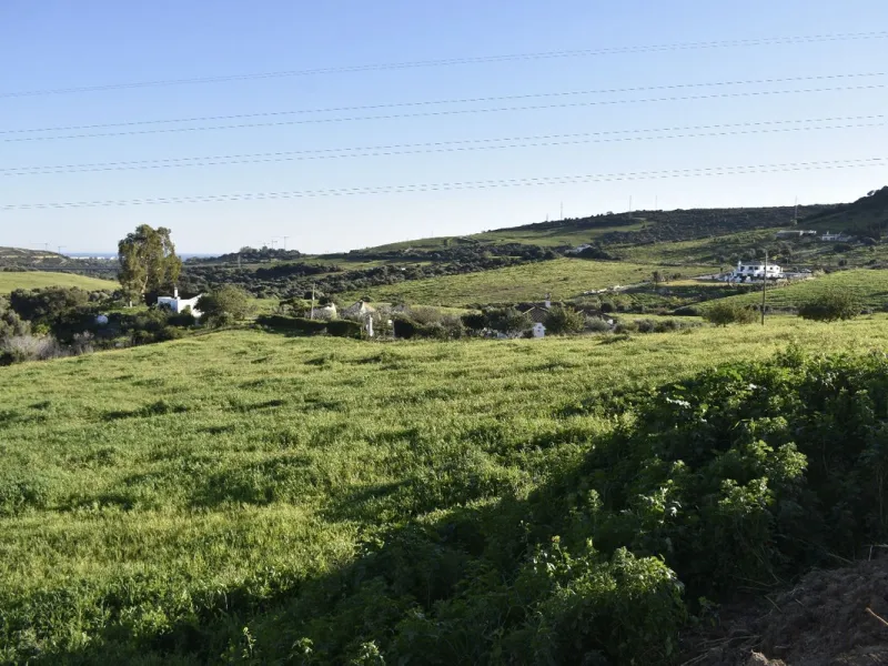 Unique opportunity on the Costa del Sol! Plot with panoramic sea views in Bahía de Casares and the exclusive Finca Cortesín – Hotel Golf Resort. On the right side of the M300 road, Finca Cortesin Casares.