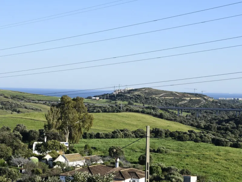 Unique opportunity on the Costa del Sol! Plot with panoramic sea views in Bahía de Casares and the exclusive Finca Cortesín – Hotel Golf Resort. On the right side of the M300 road, Finca Cortesin Casares.