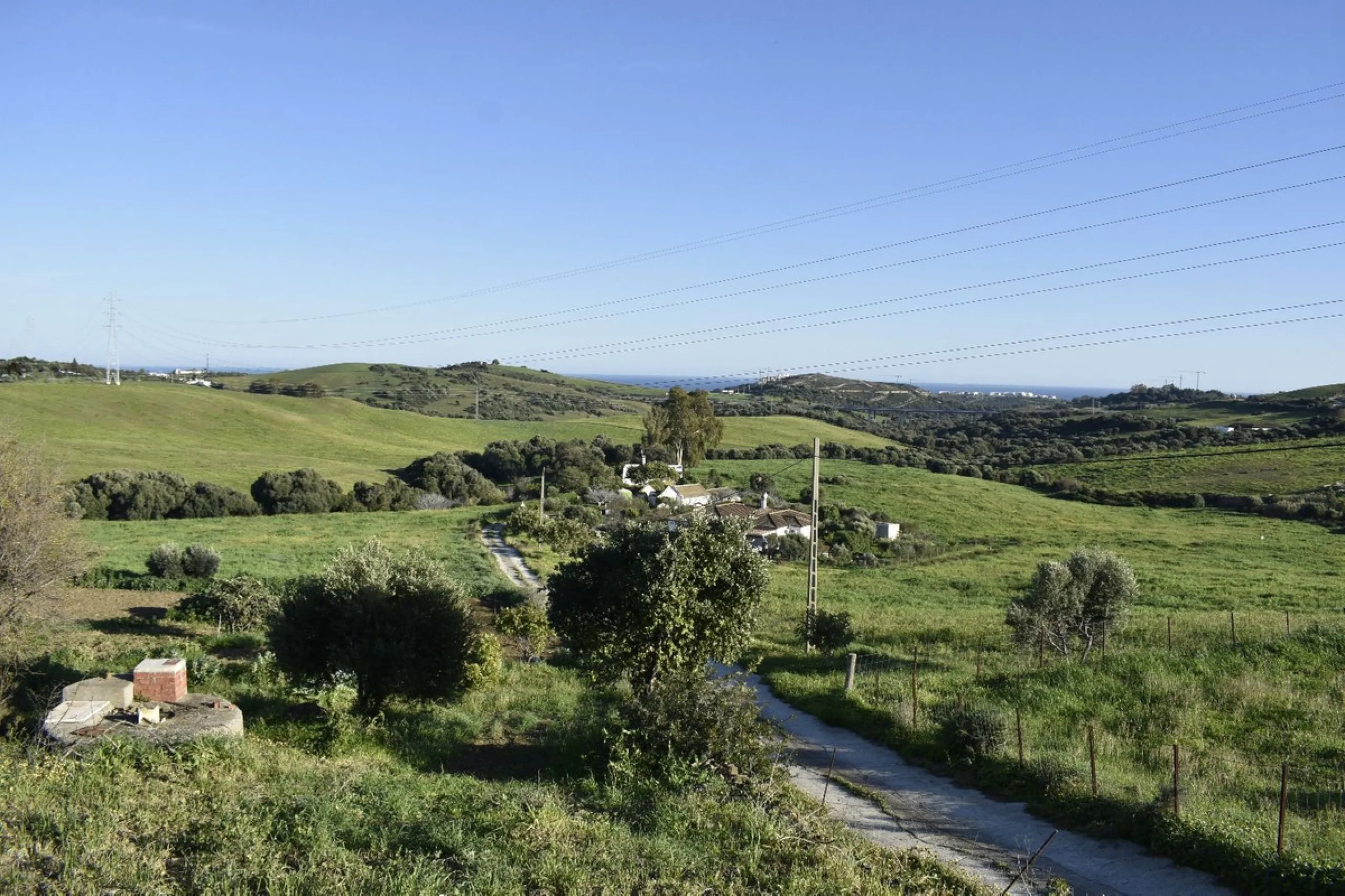 Unique opportunity on the Costa del Sol! Plot with panoramic sea views in Bahía de Casares and the exclusive Finca Cortesín – Hotel Golf Resort. On the right side of the M300 road, Finca Cortesin Casares.