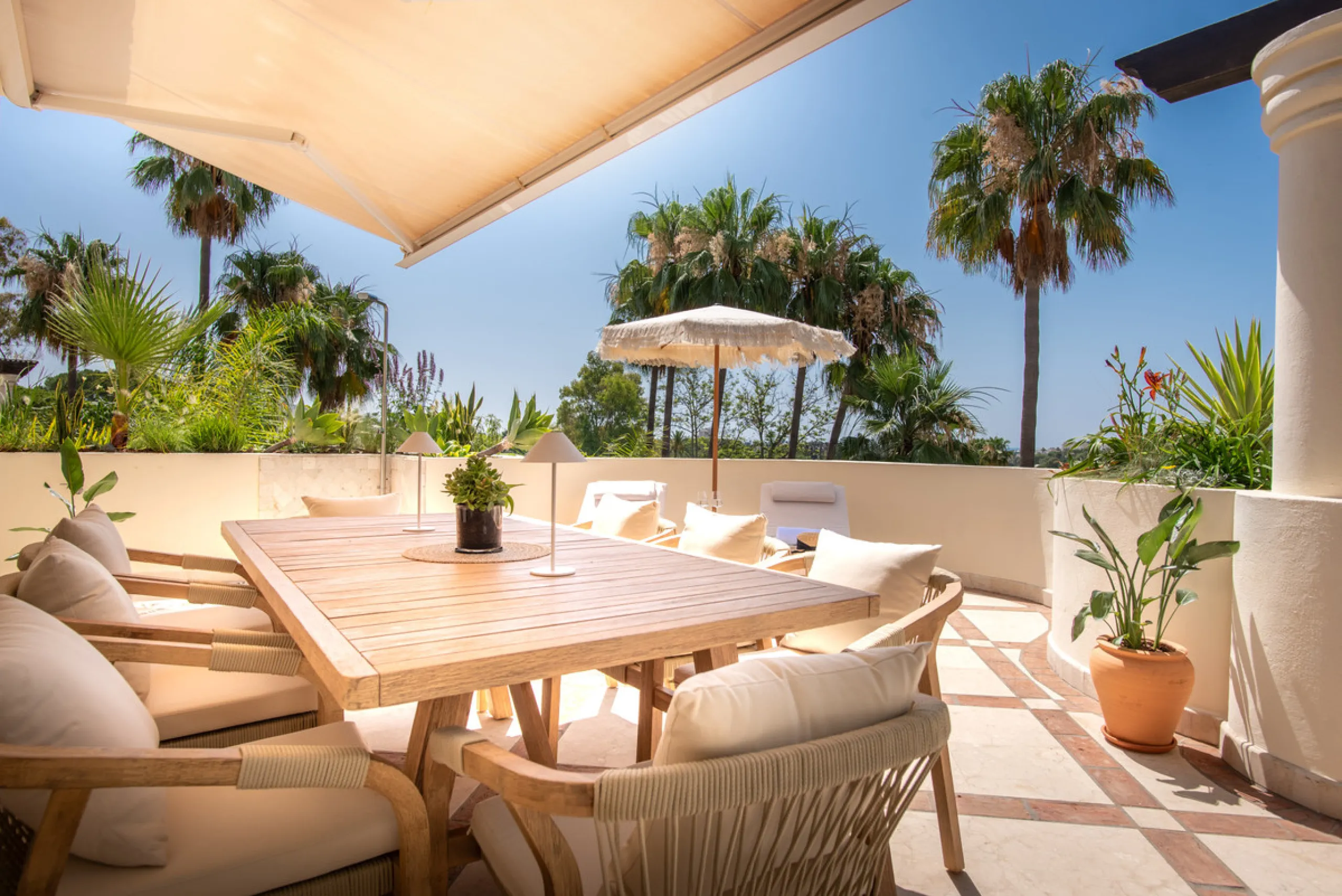 Apartment - Penthouse Duplex в продаже в Marbella, Málaga. В доме 3 спален и 4 ванных комнат. Площадь дома 155 м²