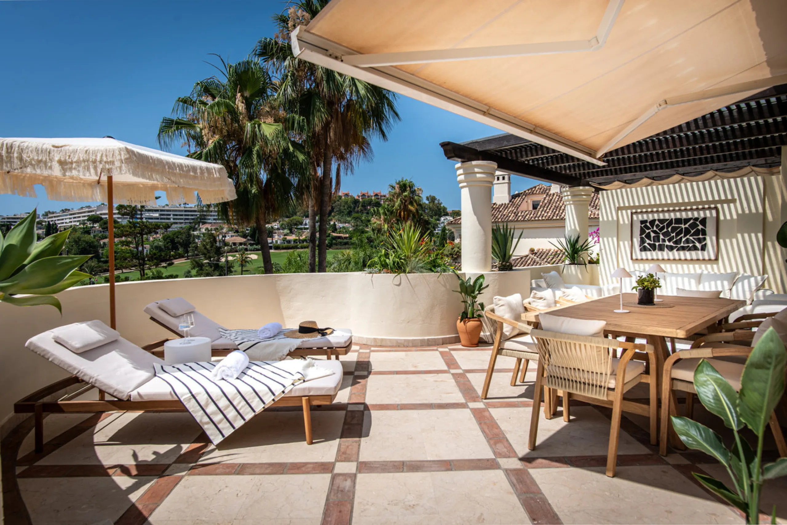 Apartment - Penthouse Duplex в продаже в Marbella, Málaga. В доме 3 спален и 4 ванных комнат. Площадь дома 155 м²