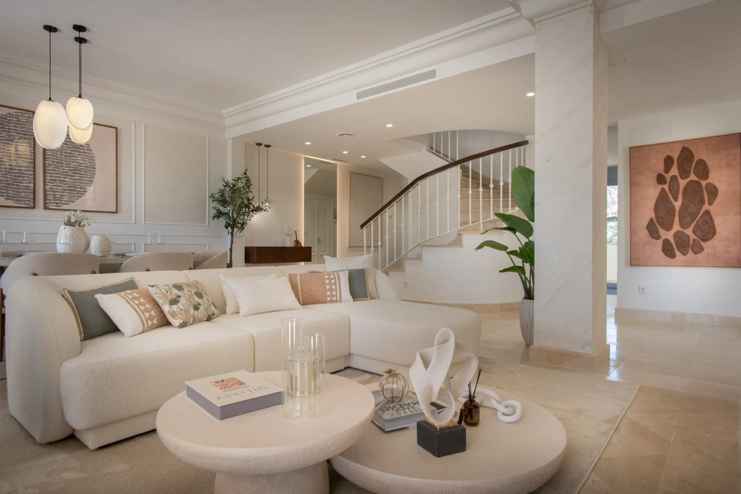 Apartment - Penthouse Duplex в продаже в Marbella, Málaga. В доме 3 спален и 4 ванных комнат. Площадь дома 155 м²