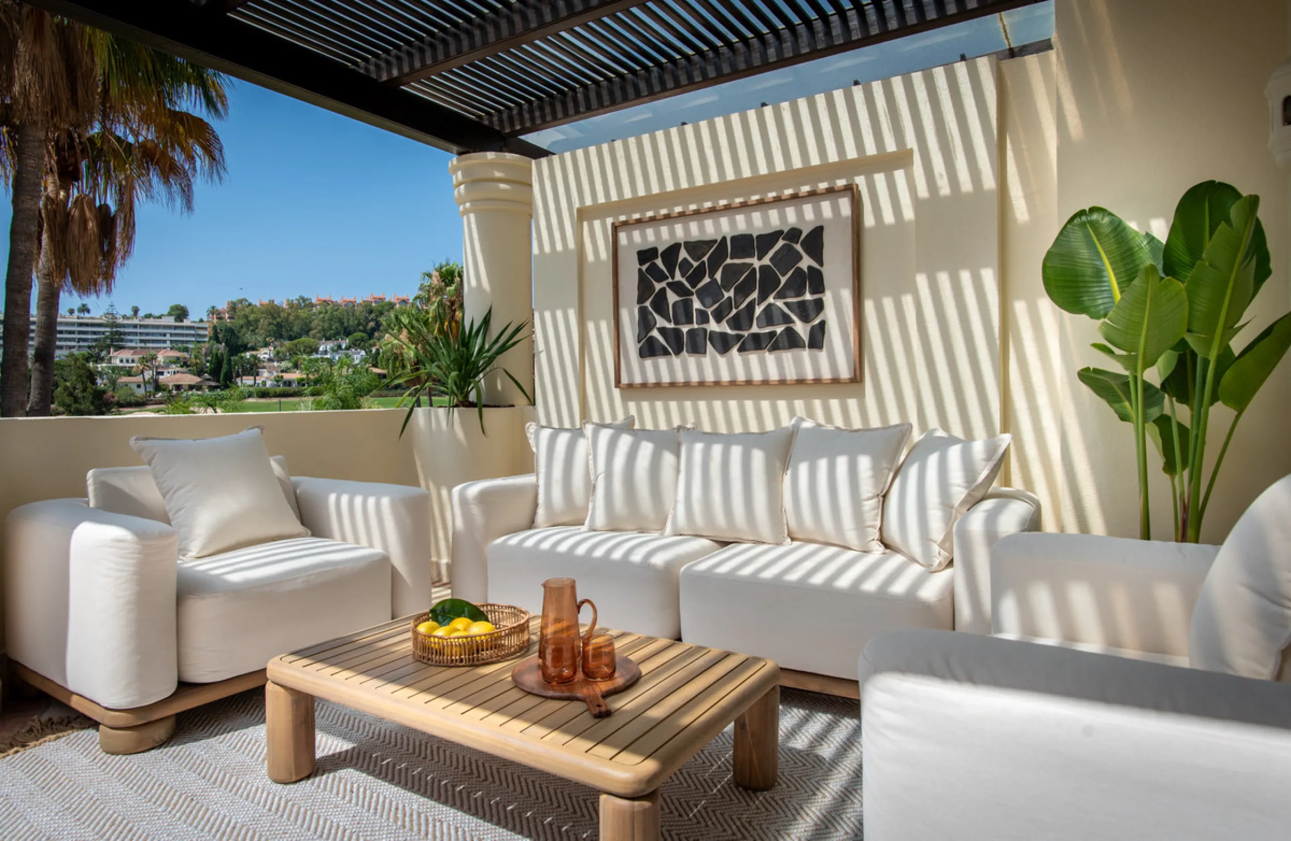 Apartment - Penthouse Duplex в продаже в Marbella, Málaga. В доме 3 спален и 4 ванных комнат. Площадь дома 155 м²