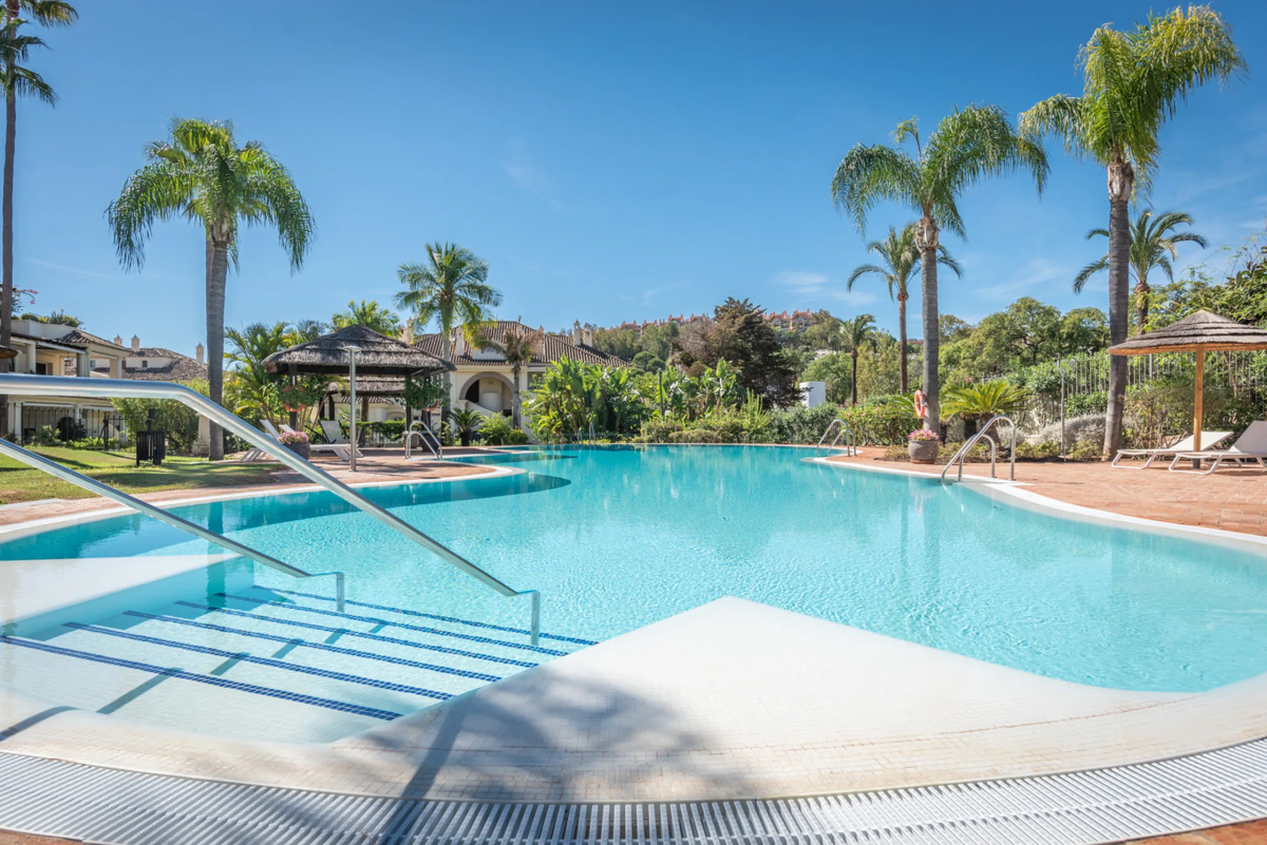 Apartment - Penthouse Duplex в продаже в Marbella, Málaga. В доме 3 спален и 4 ванных комнат. Площадь дома 155 м²