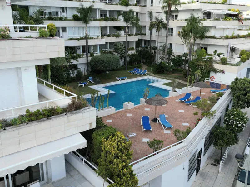 Living in Marbella, just 50 meters from the Mediterranean Sea, and opposite the Old town is a privilege like few others in this world. Panoramic views of the city and mountains, and lateral views of the sea. This apartment is located in the Puerta de Marb