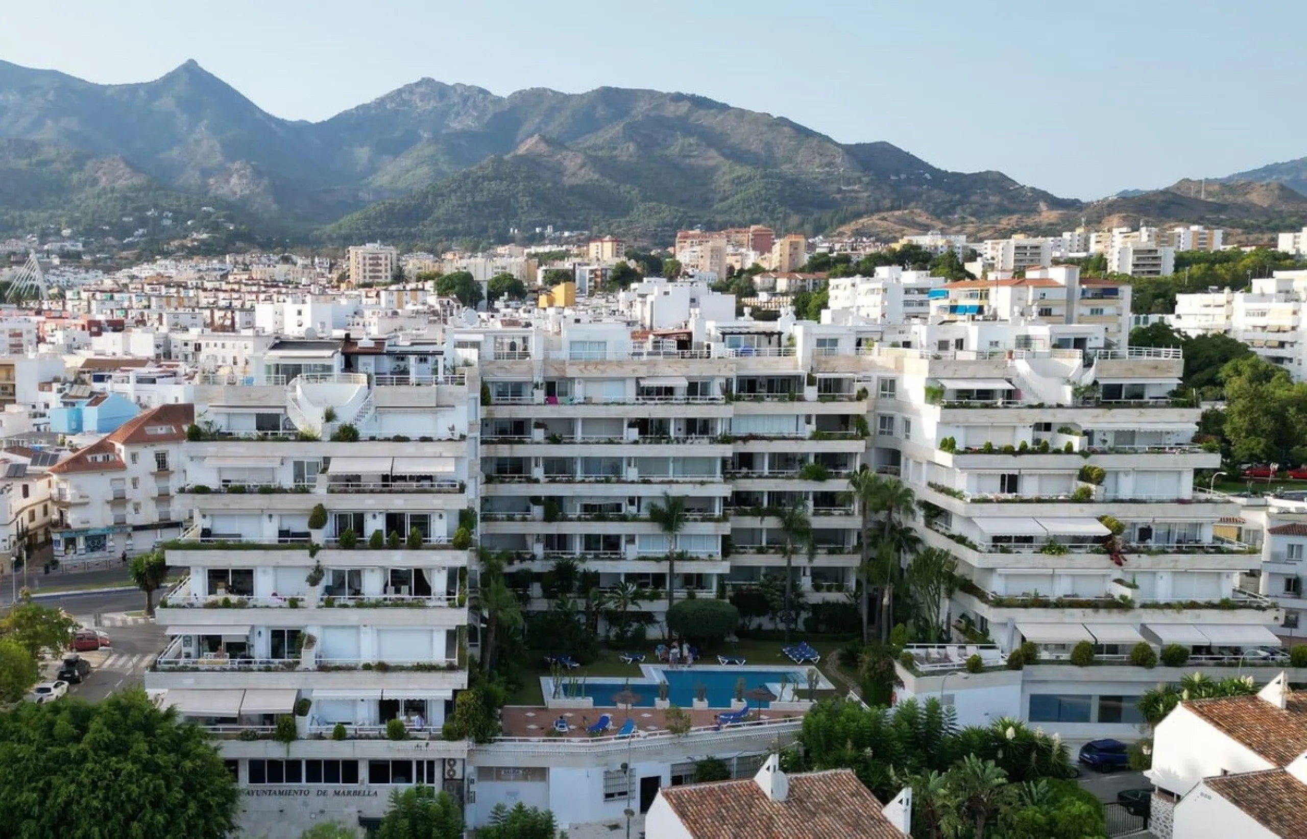 Apartment - Middle Floor Apartment в продаже в Marbella, Málaga. В доме 2 спален и 1 ванных комнат. Площадь дома 203 м²