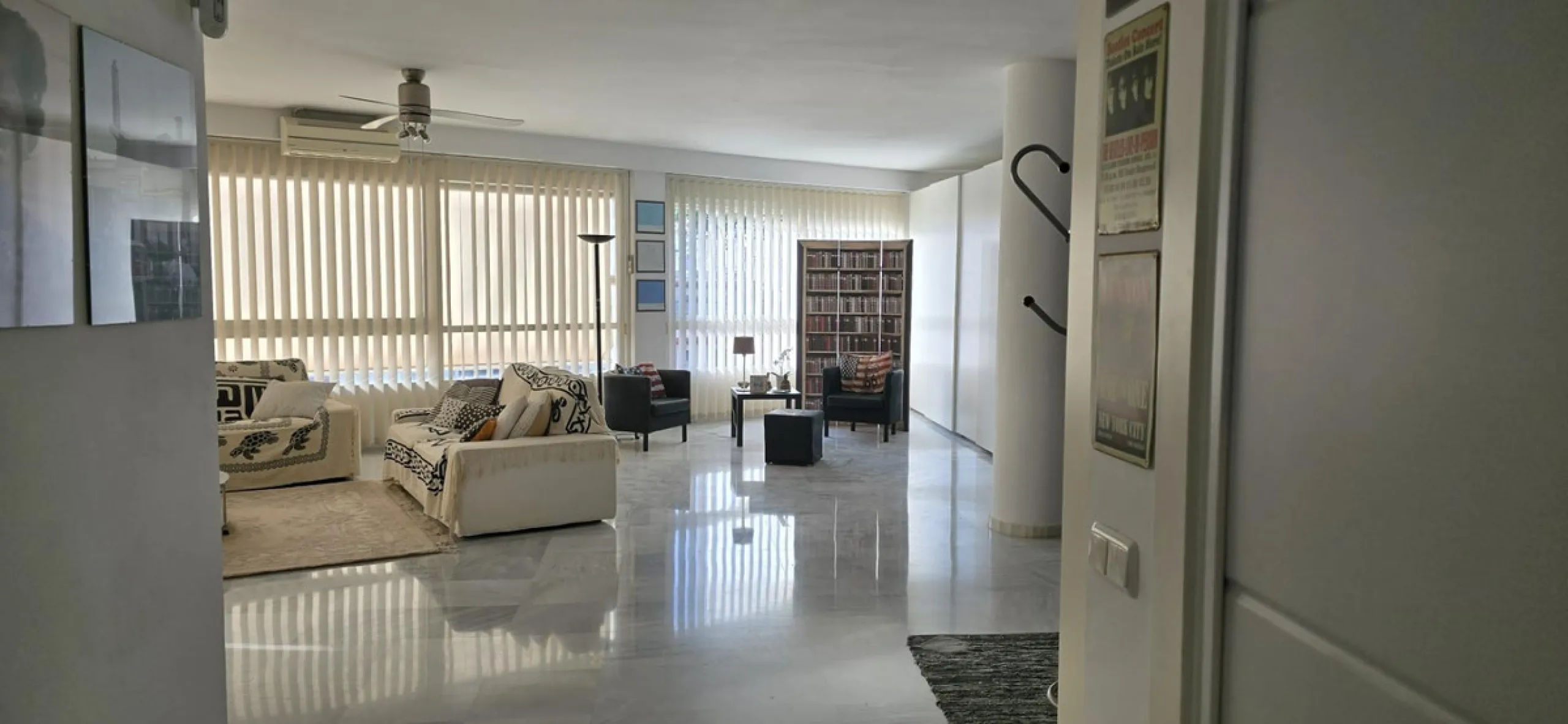 Apartment - Middle Floor Apartment в продаже в Marbella, Málaga. В доме 2 спален и 1 ванных комнат. Площадь дома 203 м²