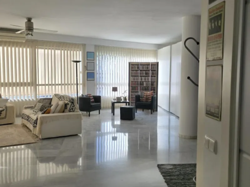 Apartment - Middle Floor Apartment в продаже в Marbella, Málaga. В доме 2 спален и 1 ванных комнат. Площадь дома 203 м²