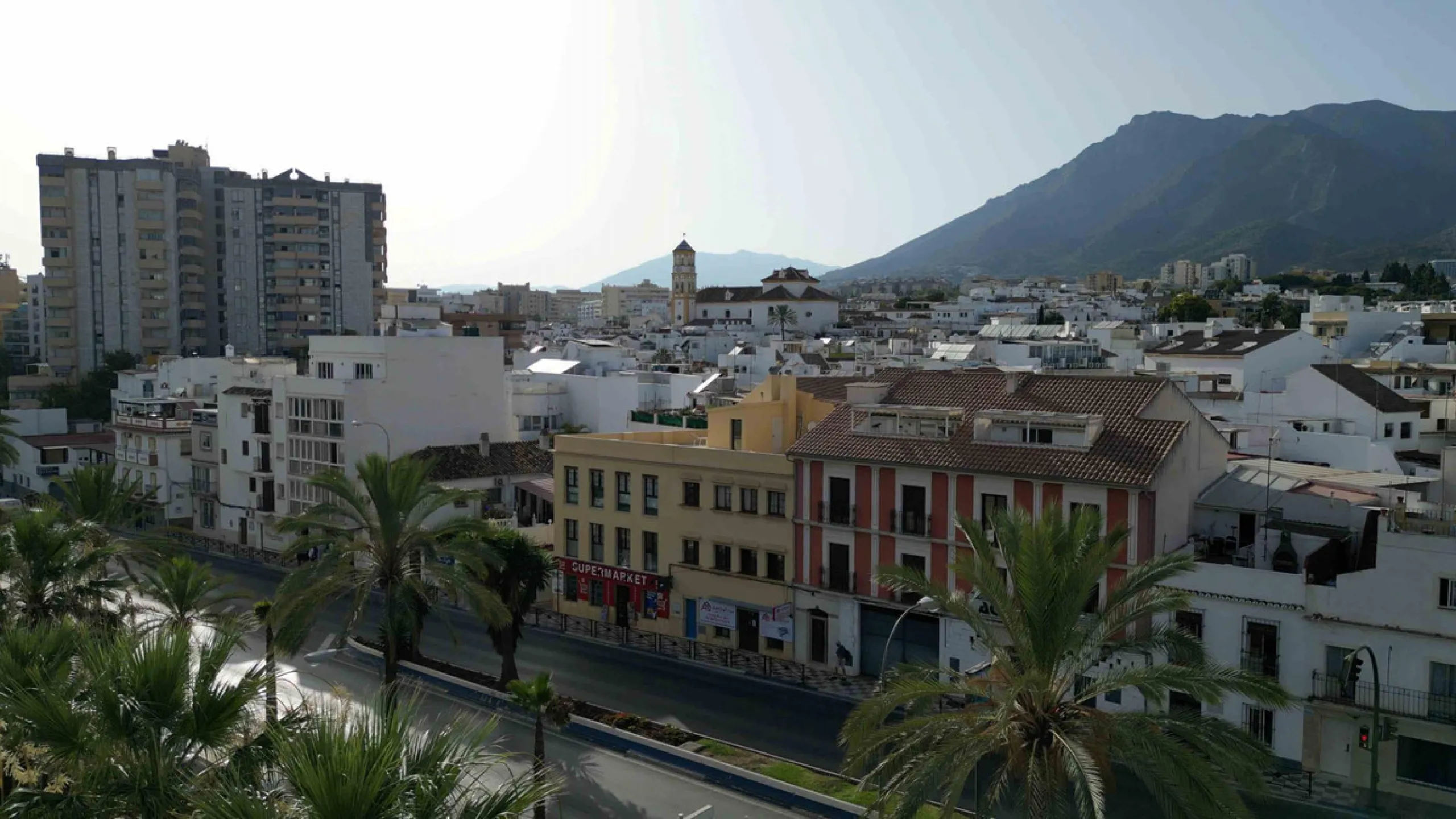 Apartment - Middle Floor Apartment в продаже в Marbella, Málaga. В доме 2 спален и 1 ванных комнат. Площадь дома 203 м²