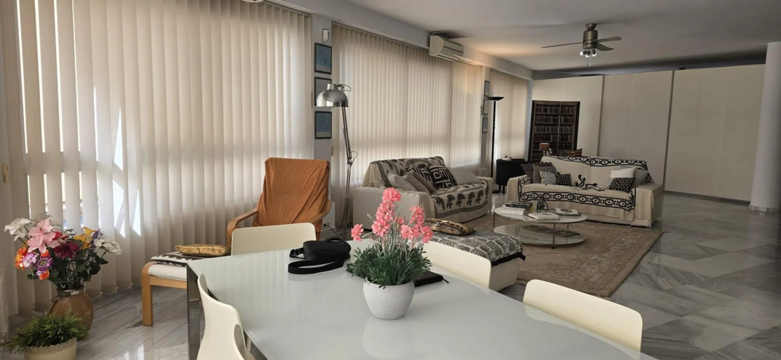 Apartment - Middle Floor Apartment в продаже в Marbella, Málaga. В доме 2 спален и 1 ванных комнат. Площадь дома 203 м²