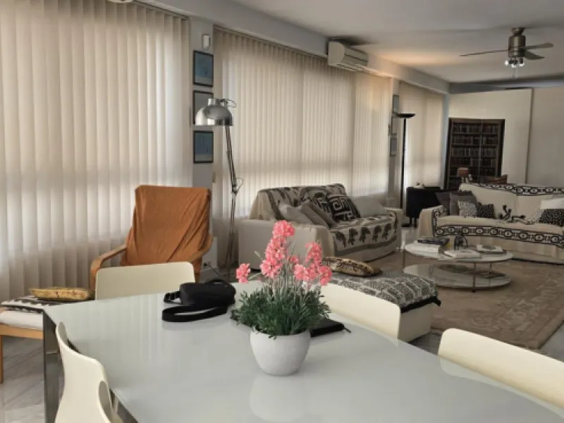Apartment - Middle Floor Apartment в продаже в Marbella, Málaga. В доме 2 спален и 1 ванных комнат. Площадь дома 203 м²