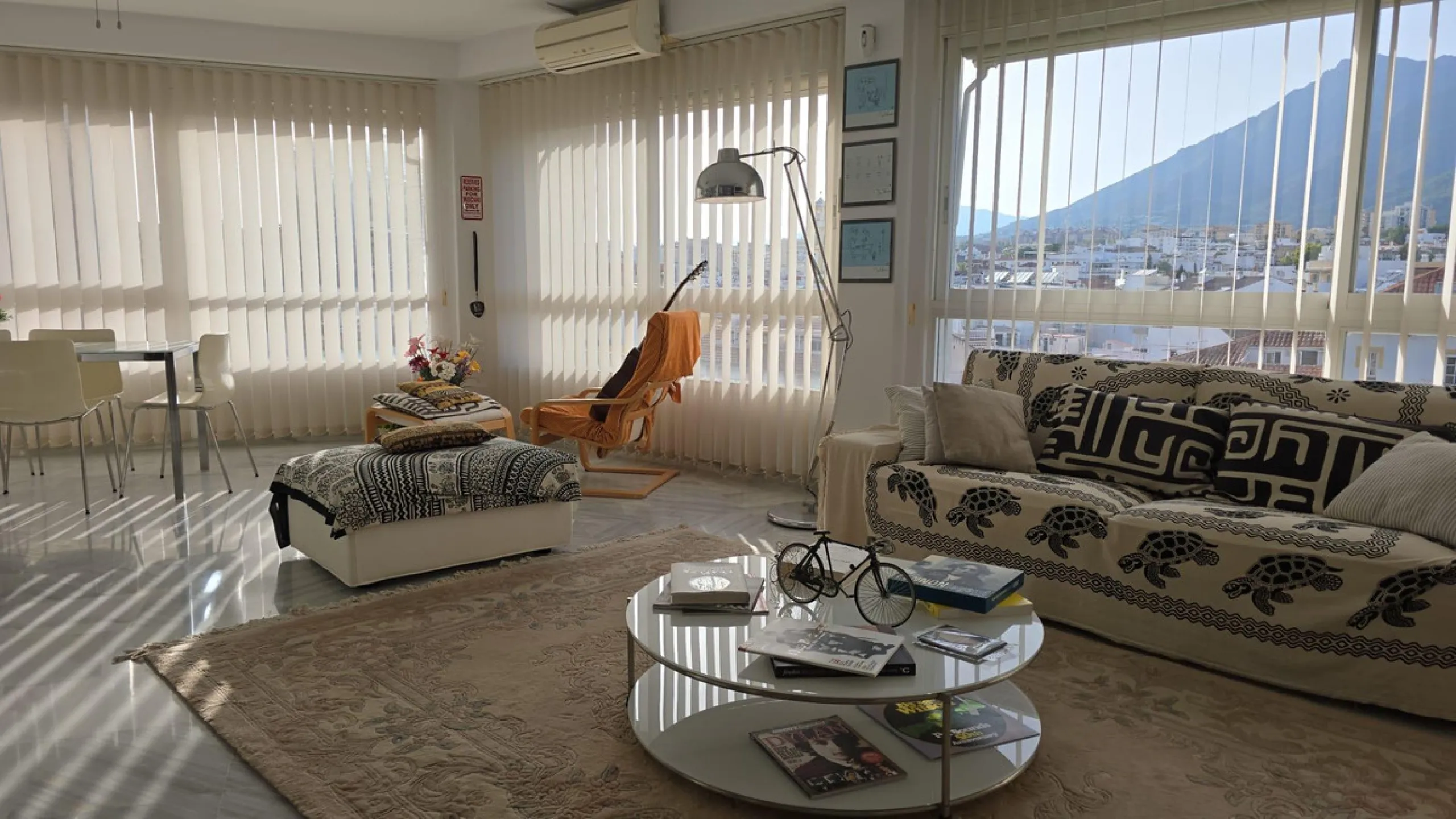 Apartment - Middle Floor Apartment в продаже в Marbella, Málaga. В доме 2 спален и 1 ванных комнат. Площадь дома 203 м²
