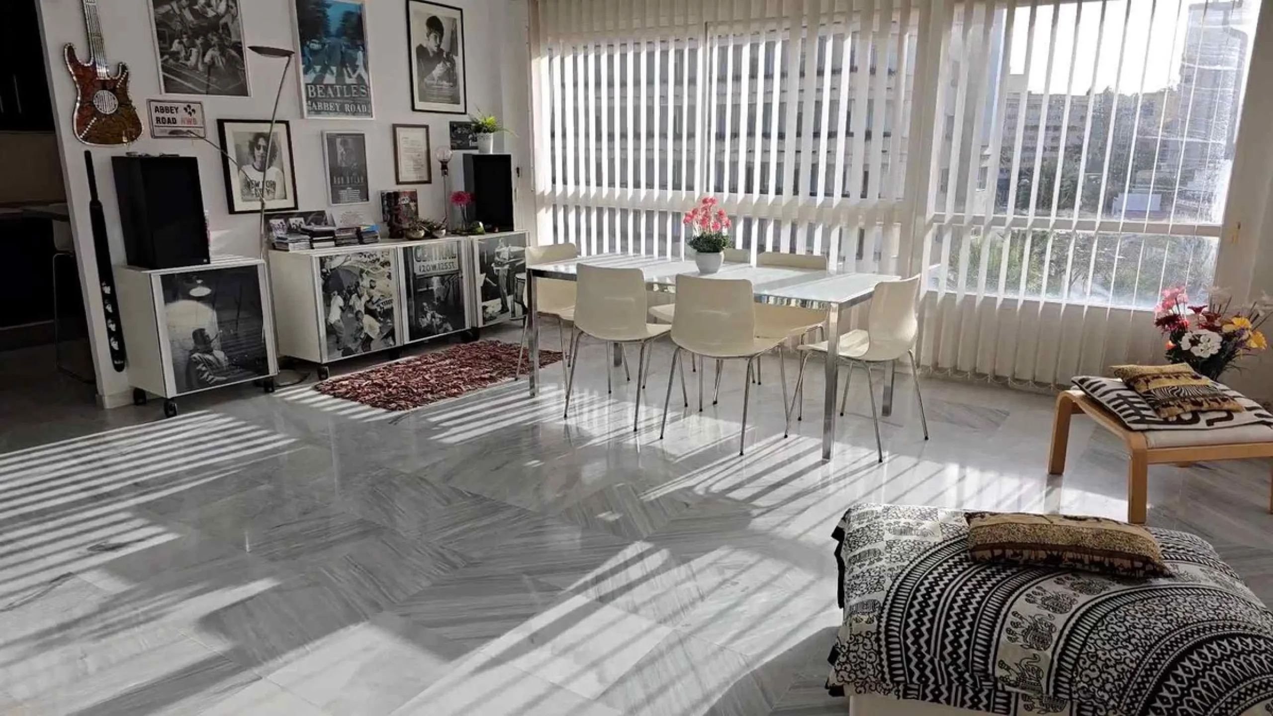 Apartment - Middle Floor Apartment в продаже в Marbella, Málaga. В доме 2 спален и 1 ванных комнат. Площадь дома 203 м²