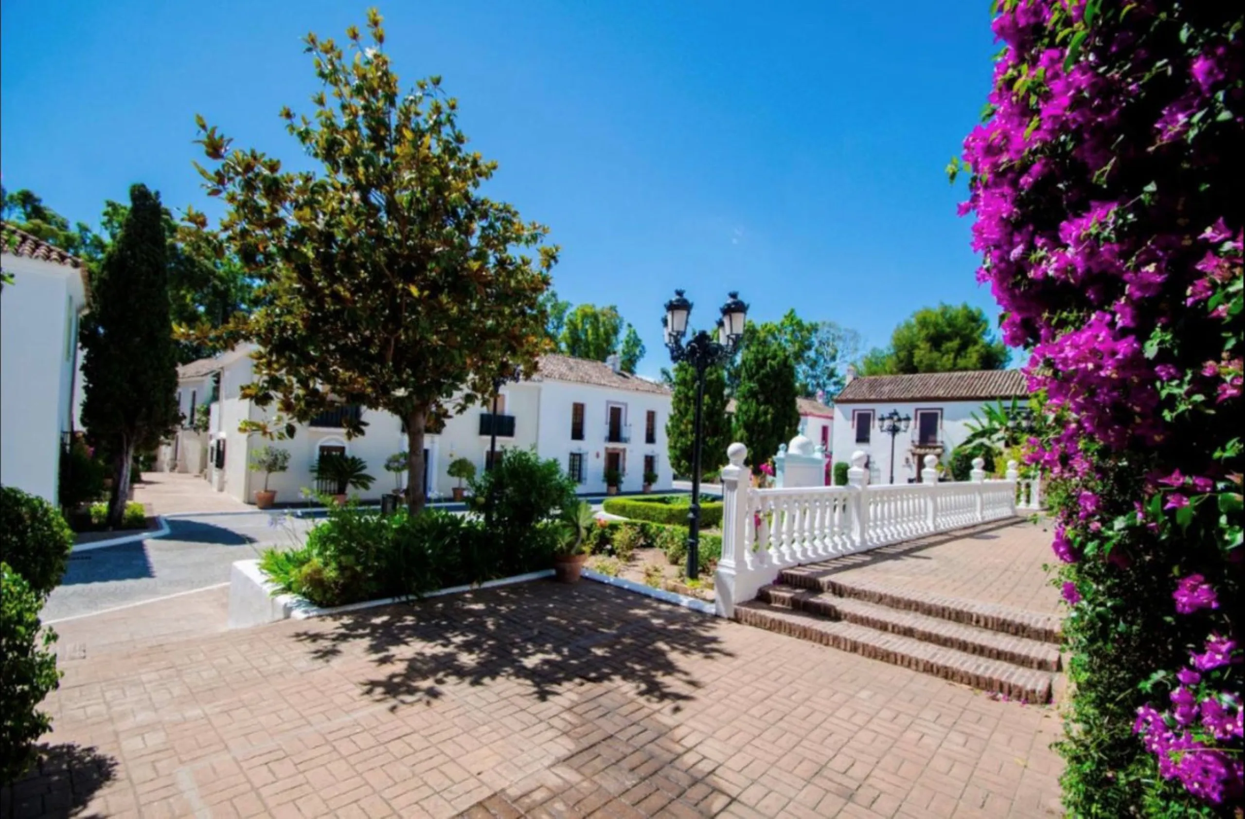 House - Townhouse в продаже в Marbella, Málaga. В доме 3 спален и 3 ванных комнат. Площадь дома 100 м²