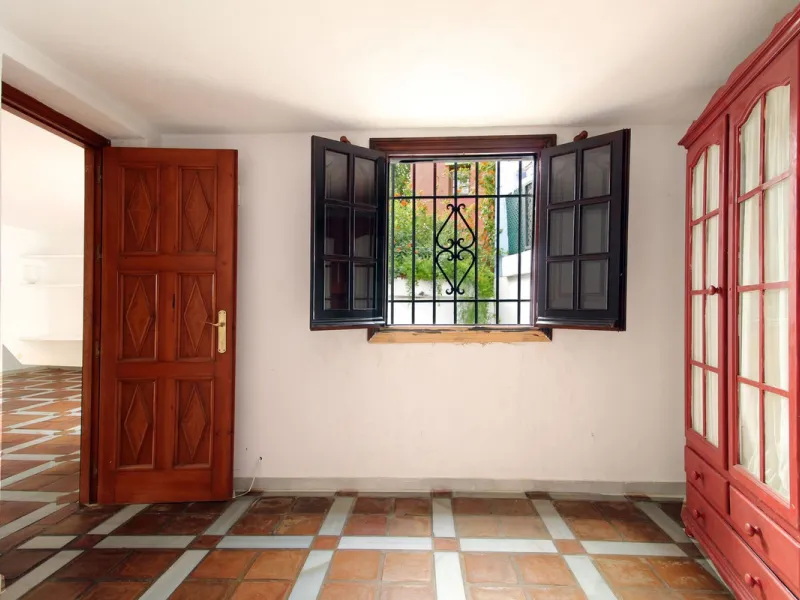 House - Townhouse в продаже в Marbella, Málaga. В доме 3 спален и 3 ванных комнат. Площадь дома 100 м²