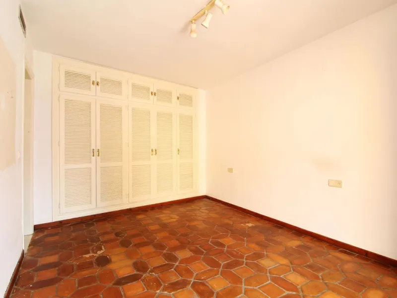 House - Townhouse в продаже в Marbella, Málaga. В доме 3 спален и 3 ванных комнат. Площадь дома 100 м²