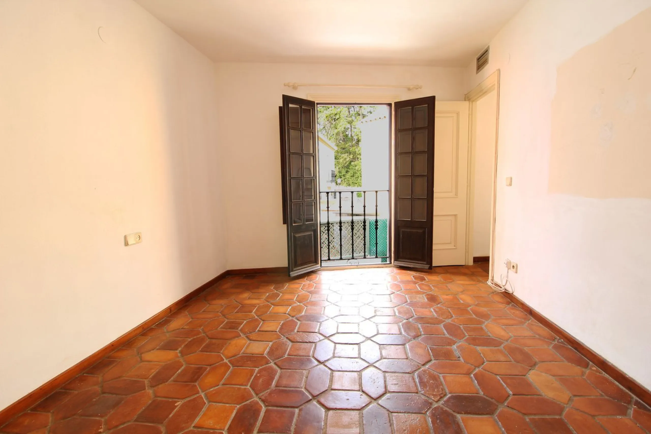 House - Townhouse в продаже в Marbella, Málaga. В доме 3 спален и 3 ванных комнат. Площадь дома 100 м²