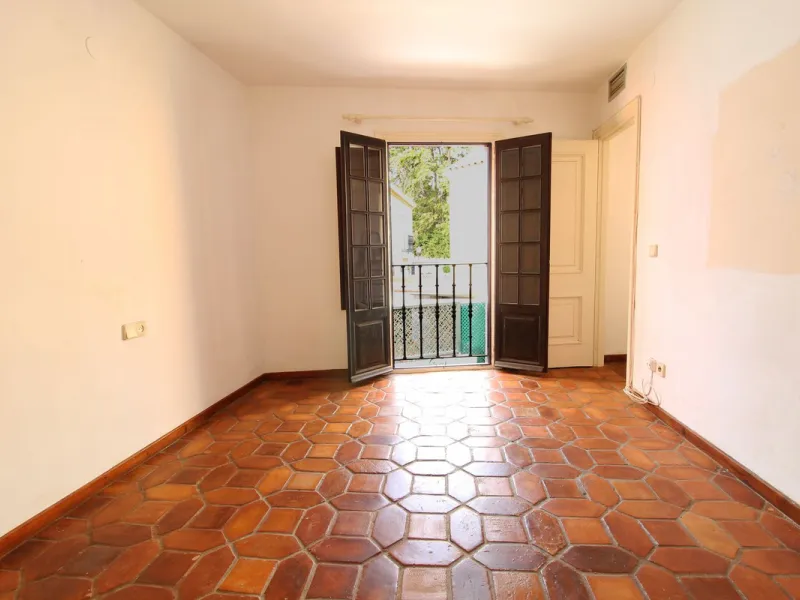 House - Townhouse в продаже в Marbella, Málaga. В доме 3 спален и 3 ванных комнат. Площадь дома 100 м²