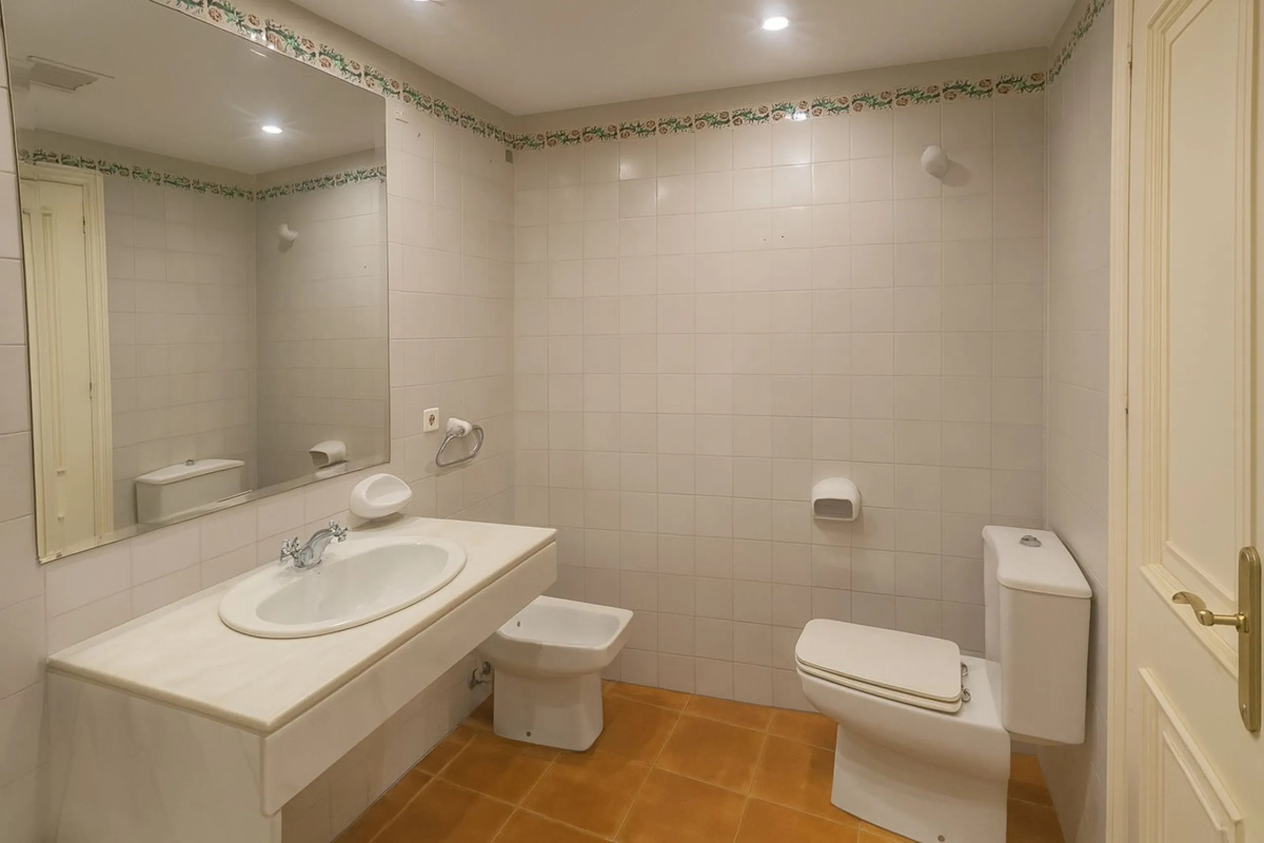 House - Townhouse в продаже в Marbella, Málaga. В доме 3 спален и 3 ванных комнат. Площадь дома 100 м²