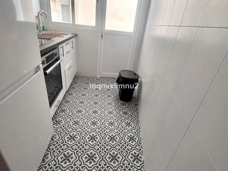 Apartment - Middle Floor Apartment в продаже в Málaga, Málaga. В доме 3 спален и 1 ванных комнат. Площадь дома 83 м²