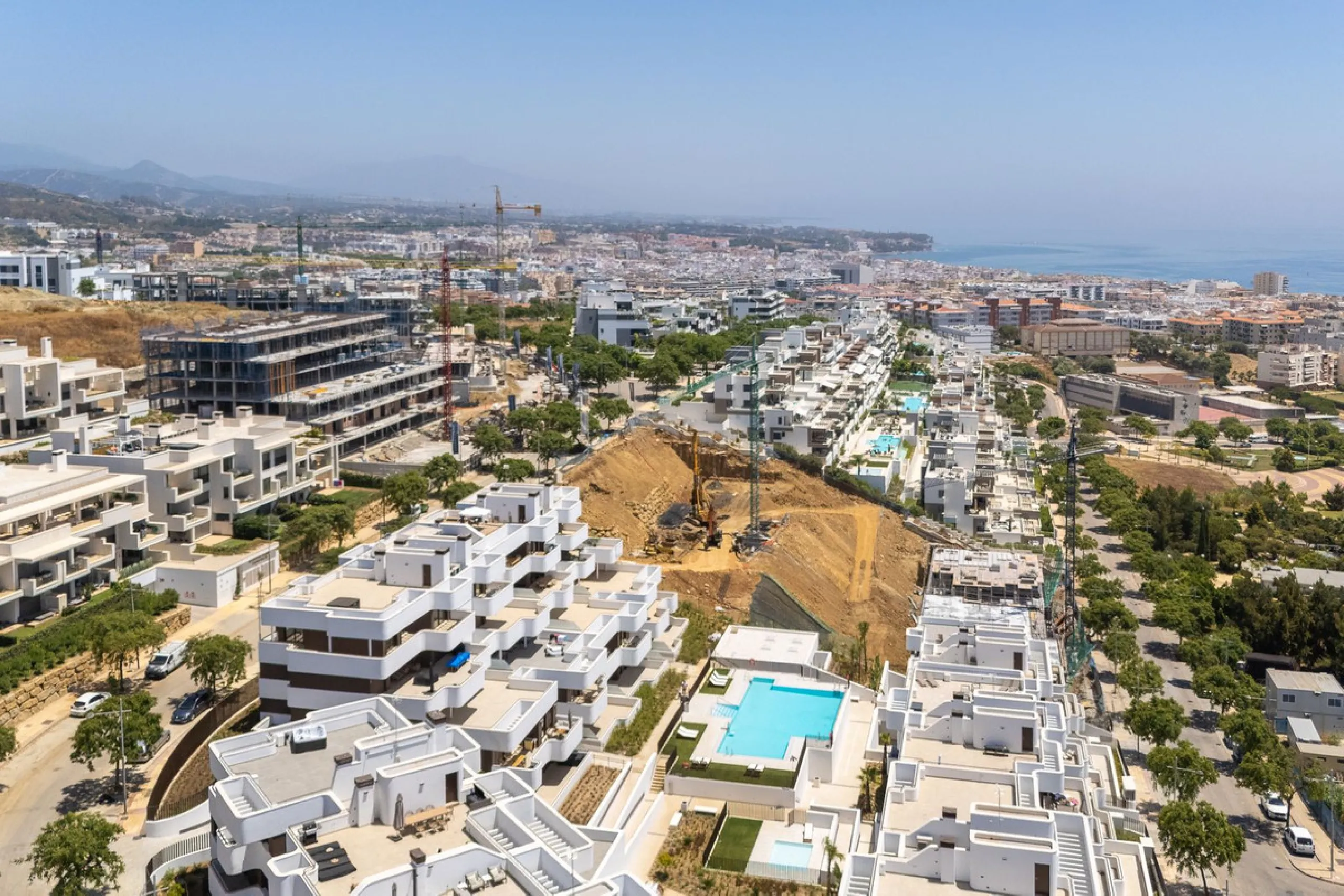 Apartment - Middle Floor Apartment в продаже в Estepona, Málaga. В доме 3 спален и 2 ванных комнат. Площадь дома 137 м²