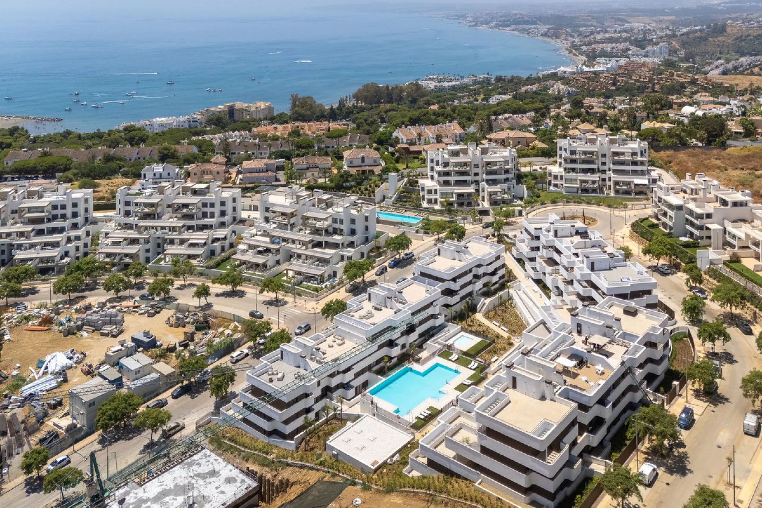 Apartment - Middle Floor Apartment в продаже в Estepona, Málaga. В доме 3 спален и 2 ванных комнат. Площадь дома 137 м²